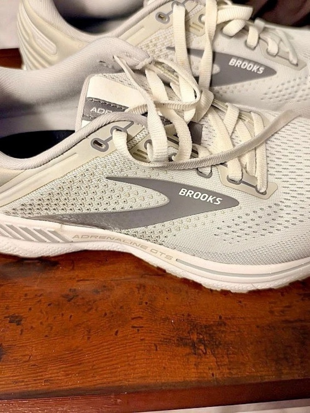 Brooks Adrenaline GTS 22 Women's Athletic Shoes US 9